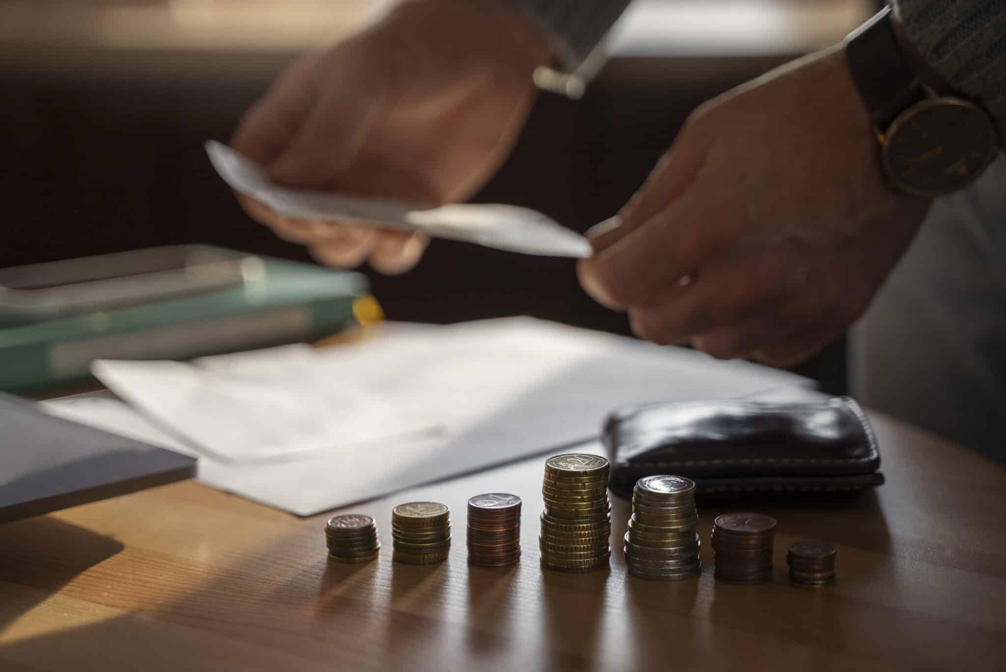 De Tiradentes à reforma atual, o peso da carga tributária segue sendo uma das grandes dores do brasileiro. Foto: Freepik