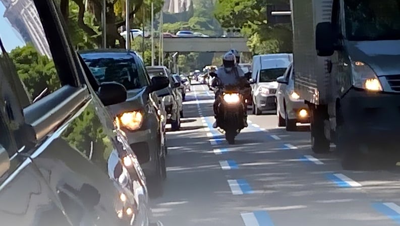 Assim como em São Paulo, a Serra estuda criar linha azul para motociclistas. Foto: Divulgação