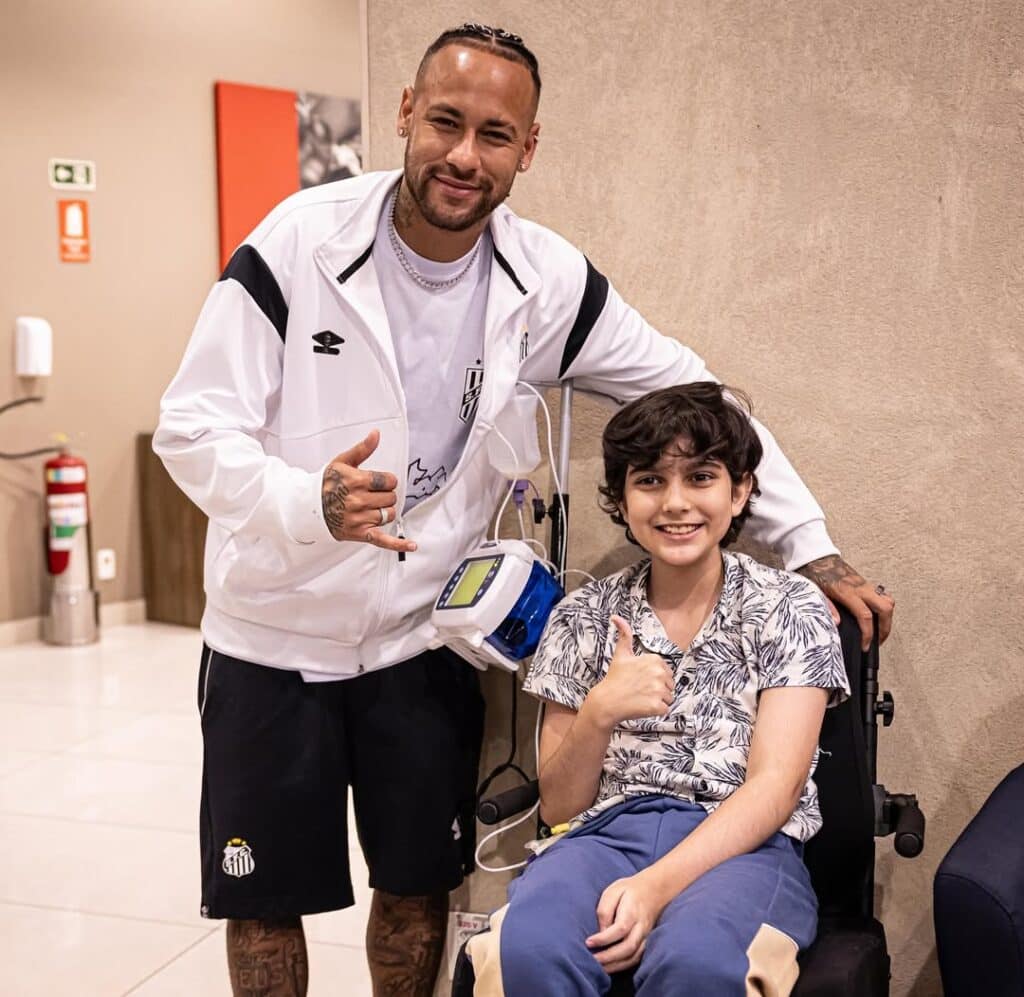 Vicente e Neymar se encontraram nesta quinta-feira. Foto: @@raulbaretta_photo / Santos FC