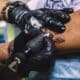 Pomadas anestésicas ainda poderão ser utilizadas na tatuagem. Foto: Freepik