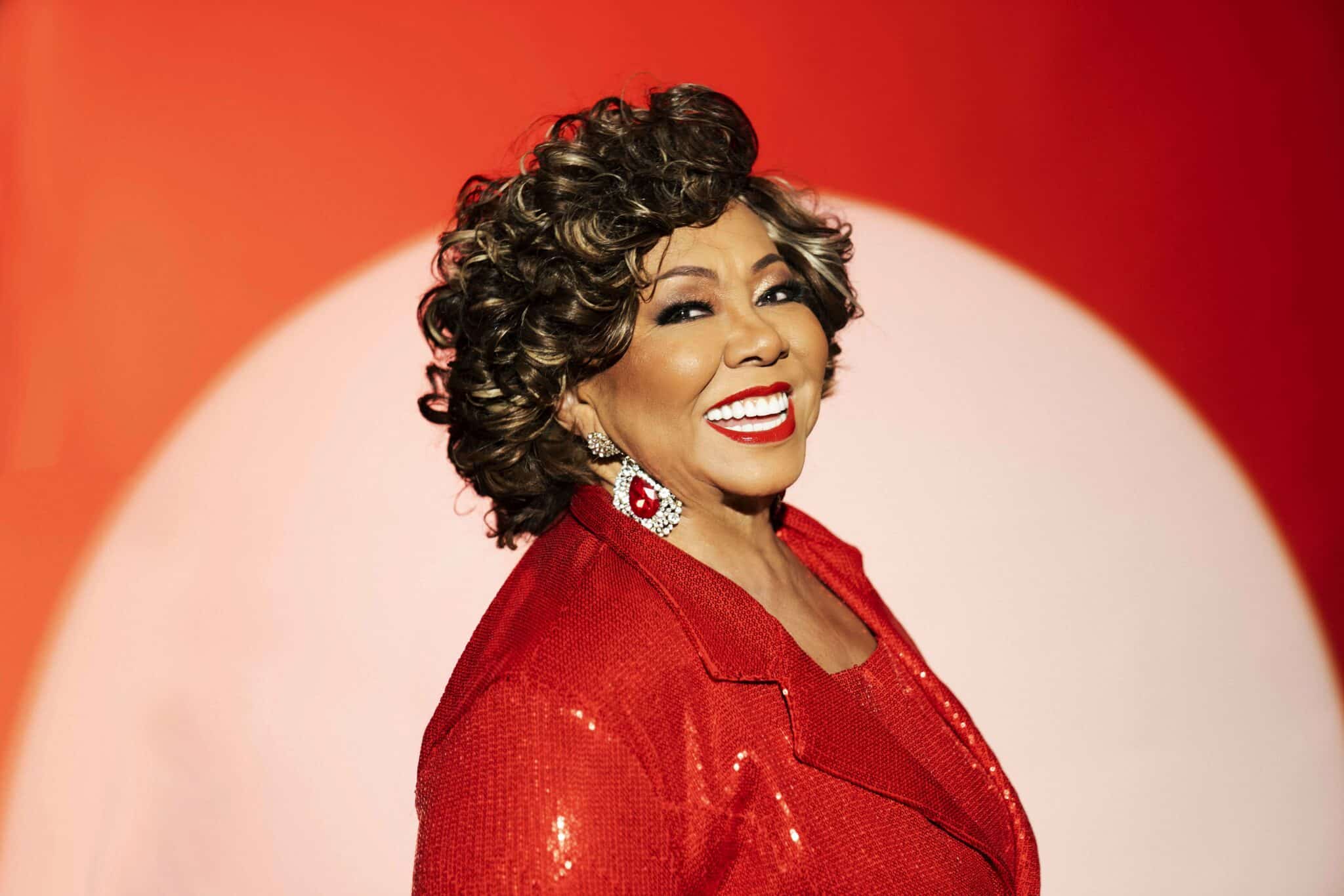 A Marrom, Alcione, leva sua turnê 2025 a Vitória, oferecendo aos fãs uma noite de samba, emoção e homenagem à trajetória de cinquenta anos de uma das maiores vozes da música popular brasileira. Foto: Divulgação