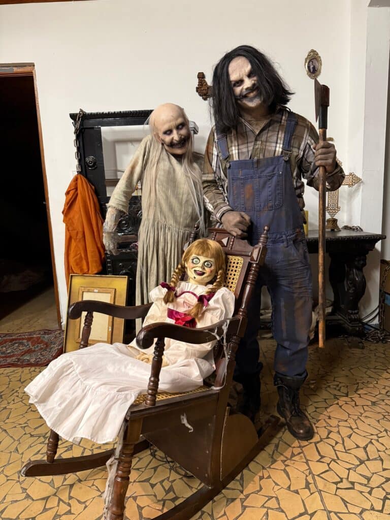 “Invocação do Mal 4: O Último Ritual” ganha versão inédita nas “Câmeras Escondidas” do SBT, unindo sustos reais e a icônica boneca Annabelle em pegadinha especial. Foto: Divulgação/SBT