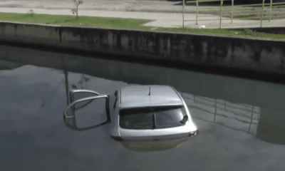 Carro é encontrado submerso em um valão no bairro Santa Mônica, em Vila Velha