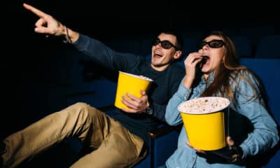 A promoção Dobradinha do Kinoplex agora é válida de segunda a sexta-feira, oferecendo aos clientes a oportunidade de adquirir um ingresso e ganhar o segundo. Foto: Freepik