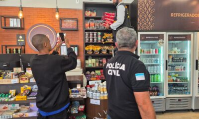 Durante a operação, equipes retiraram os biscoitos das prateleiras de estabelecimentos em Vitória e Vila Velha especializados em alimentos saudáveis.