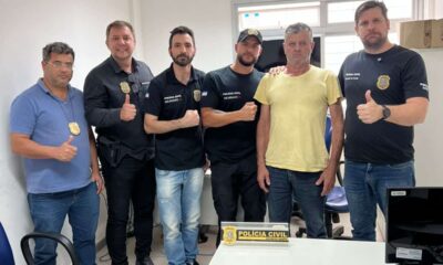 Empresário José Nilson Stefanelli, de 56 anos, ao lado de policiais civis após ser localizado em São Gabriel da Palha, no Noroeste do Espírito Santo