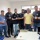 Empresário José Nilson Stefanelli, de 56 anos, ao lado de policiais civis após ser localizado em São Gabriel da Palha, no Noroeste do Espírito Santo