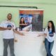 A estudante Bárbara Rezende Martinelli, ao lado do professor Luiz Gustavo Gomes, apresenta o projeto científico desenvolvido na Escola Estadual Irmã Maria Horta, em Vitória