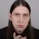 Casos recentes, como o do youtuber Felca, evidenciam a urgência do debate sobre adultização precoce, que obriga crianças a amadurecerem rapidamente diante de cobranças sociais e midiáticas. Foto: Reprodução/ Youtube