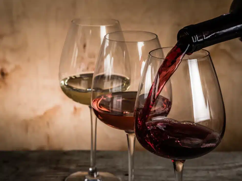  Iriri Vinhos e Abraços retorna para sua quarta edição, reunindo mais de 30 rótulos de vinhos de 10 países, música ao vivo com chorinho, samba e Soul Jazz. Foto: Divulgação