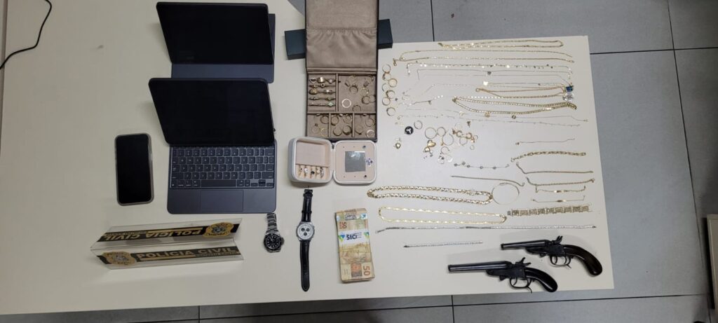 Joias, carros de luxo e documentos foram apreendidos na casa de Bruno Valadares de Almeida, acusado de mandar matar Wallace Lovato