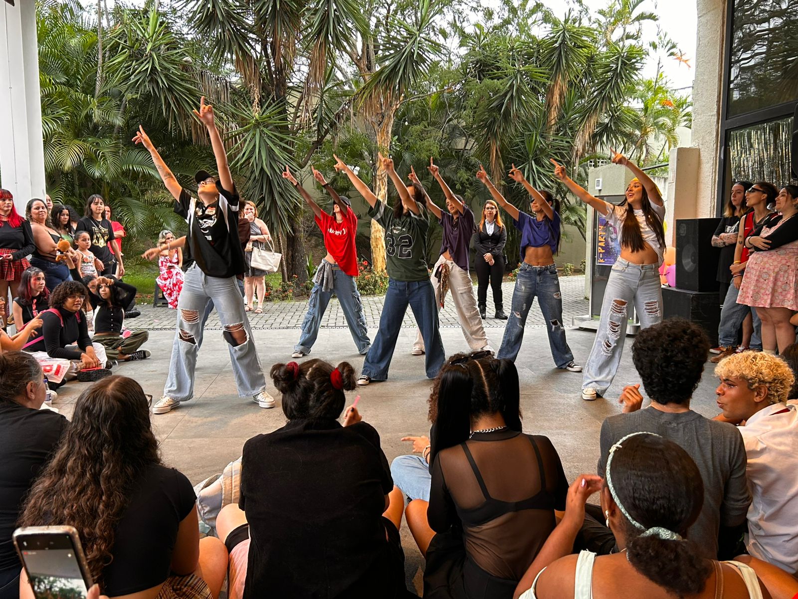 O Shopping Mestre Álvaro promove a 2ª edição do K-Club, evento dedicado aos fãs de K-pop, com atividades interativas, quizzes, desafios de dança e troca de photocards. Foto: Divulgação/ Shopping Mestre Álvaro
