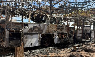 Motorhome destruído após incêndio em Jacaraípe, na Serra. O veículo era usado como moradia e oficina de artesanato pelo casal Falcão e Andréia