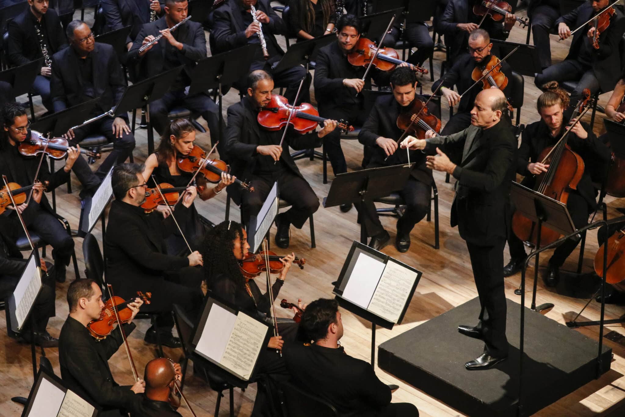 Orquestra Sinfônica do Espírito Santo realiza concertos em Vitória com programa dedicado às “Danças Sinfônicas” e participação de convidados renomados. Foto: Divulgação