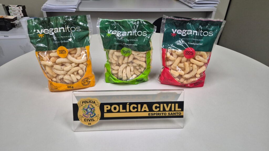 Pacotes de biscoito da marca Veganitos, apreendidos pela Polícia Civil e Procon-ES em lojas da Grande Vitória por rótulo enganoso