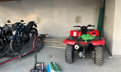 Polícia Civil localizou quadriciclo, motos e reboque durante a operação contra esquema de rifas ilegais em cinco cidades