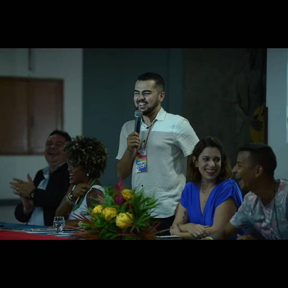 Renan Cadais ao lado de Nara Borgo, em evento