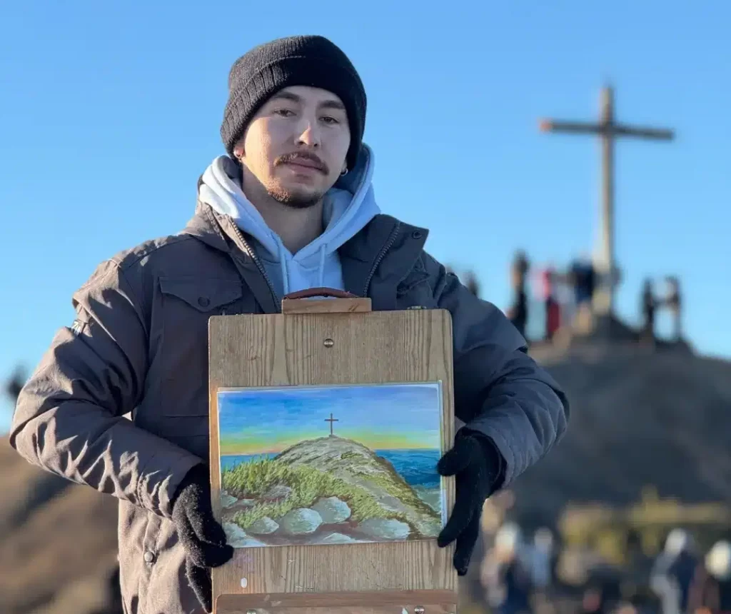 Ruy Berger exibe a aquarela que pintou no topo do Pico da Bandeira, a quase 2.900 metros de altitude