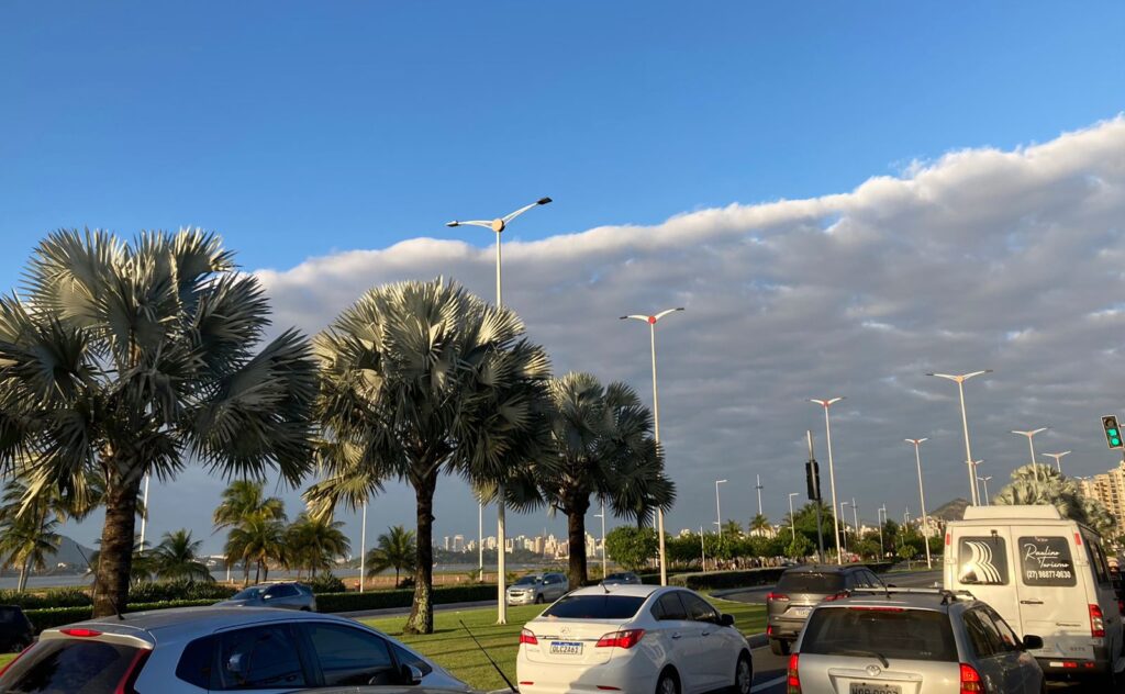 Stratocumulus perlucidus - nuvem vista em Camburi, Vitória. Foto: Sim Notícias
