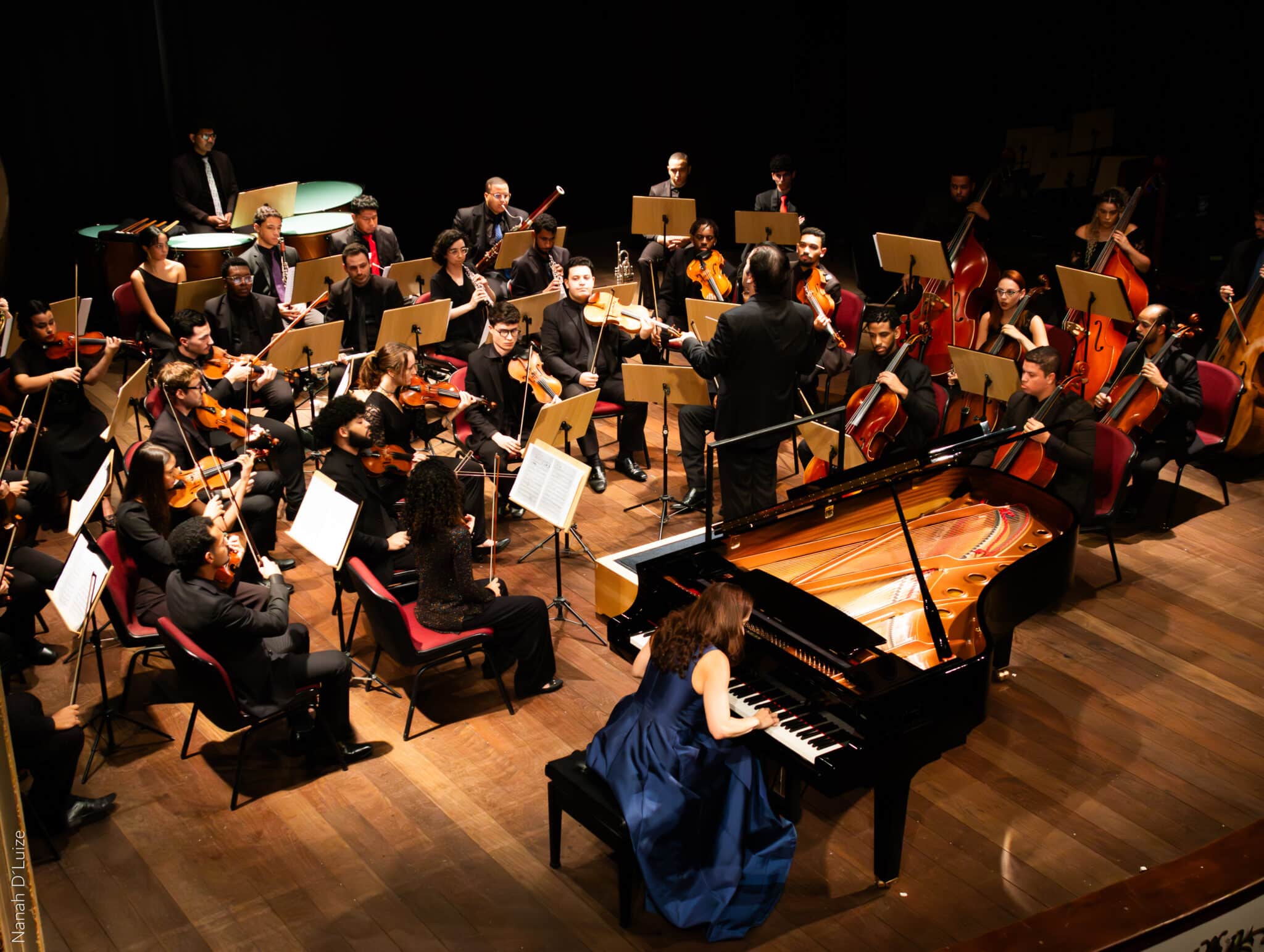A Academia Jovem Concertante chega a Vitória em 24 de agosto com um concerto gratuito no Sesc Glória, reunindo 25 jovens músicos de todo o país para interpretar obras de Villa-Lobos, Bach, Mozart, Ernani Aguiar, Monique Aragão e Hércules Gomes. Foto: Nanah D Luize