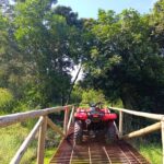 Passeio de quadriciclo no EcoCaipira, em Vila Velha