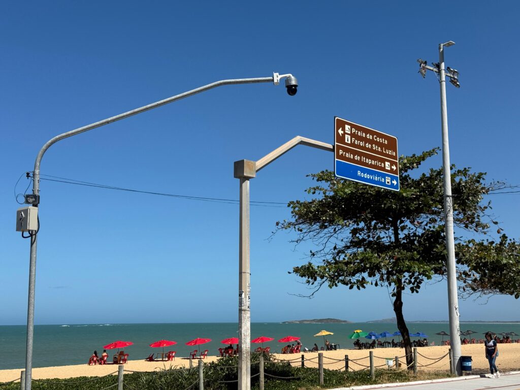 Uma das novas câmeras está localizada na orla de Itapuã. Foto: Josué de Oliveira 