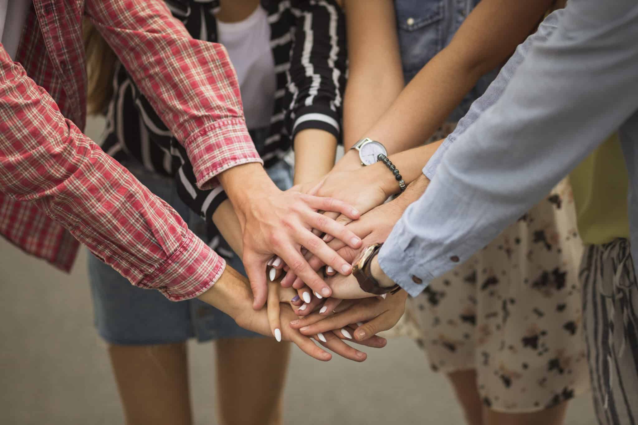 Capelania Escolar fortalece apoio socioemocional em escolas capixabas, promovendo valores éticos e acolhimento para alunos, professores e famílias. Foto: Freepik