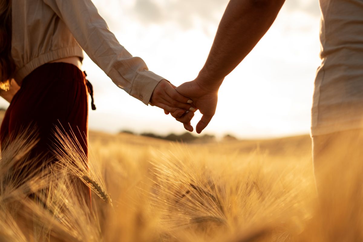 Estudo canadense revela cinco tipos de motivação para o amor e aponta qual é a mais comum entre brasileiros solteiros. Foto: Freepix