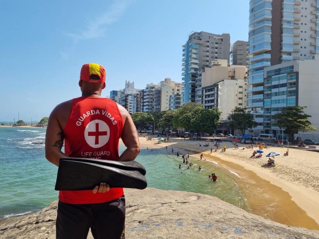 Vagas para guarda-vidas são temporárias em Guarapari. Foto: Divulgação/Prefeitura