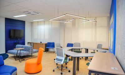Ambiente moderno e colaborativo do Laboratório Urbano de Vitória (LUV), espaço dedicado a inovação e desenvolvimento de projetos