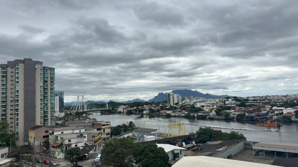 Céu nublado em Vitória