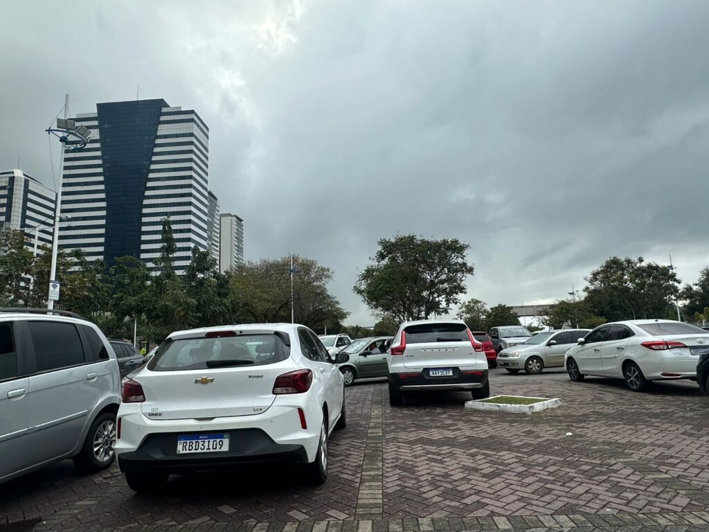 Céu nublado na Praça do Papa, em Vitória