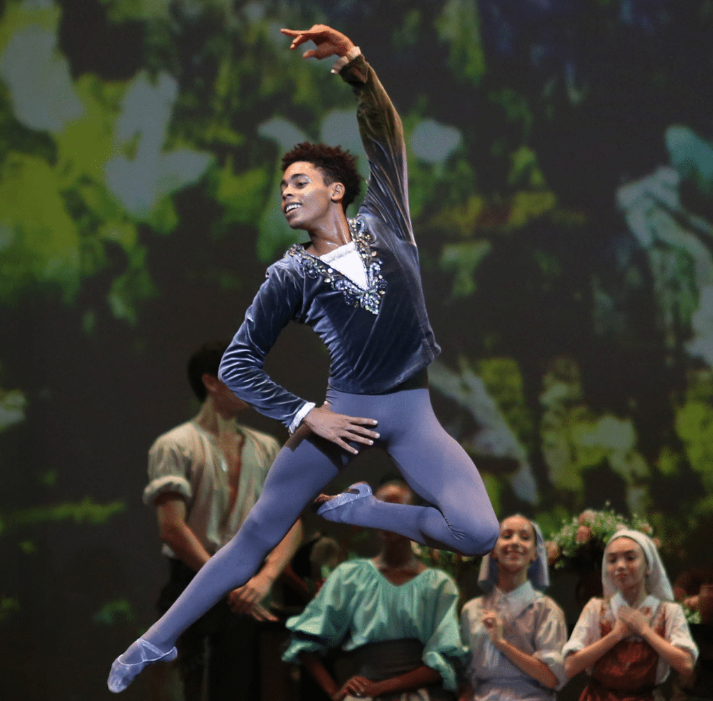Enzo Santos foi contratado pela Cape Ballet África. Foto: Divulgação