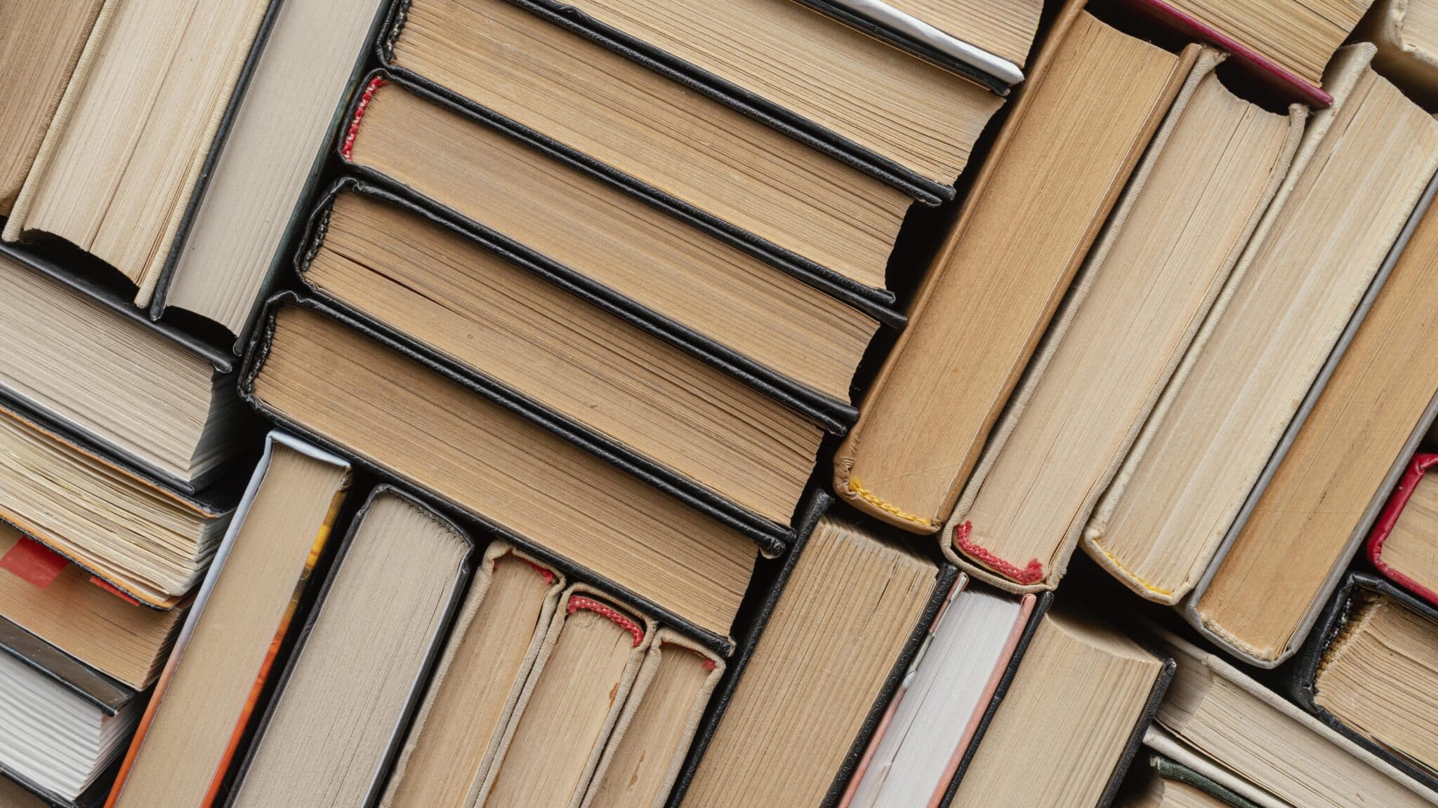 Banca Troca de Livros da Biblioteca Municipal Adelpho Poli Monjardim retorna a partir de segunda-feira. Foto: Freepik