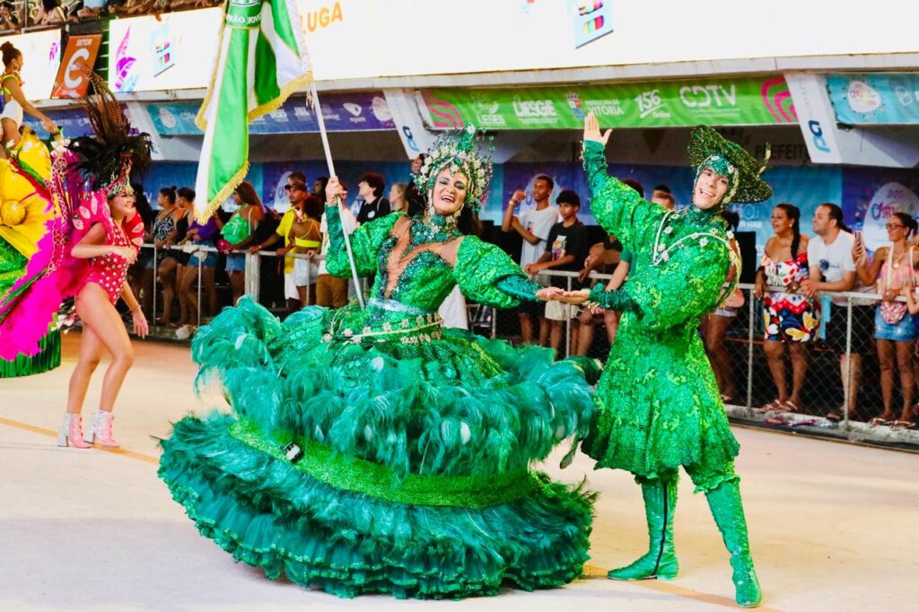 Mestre-sala e porta-bandeira no Carnaval de Vitória