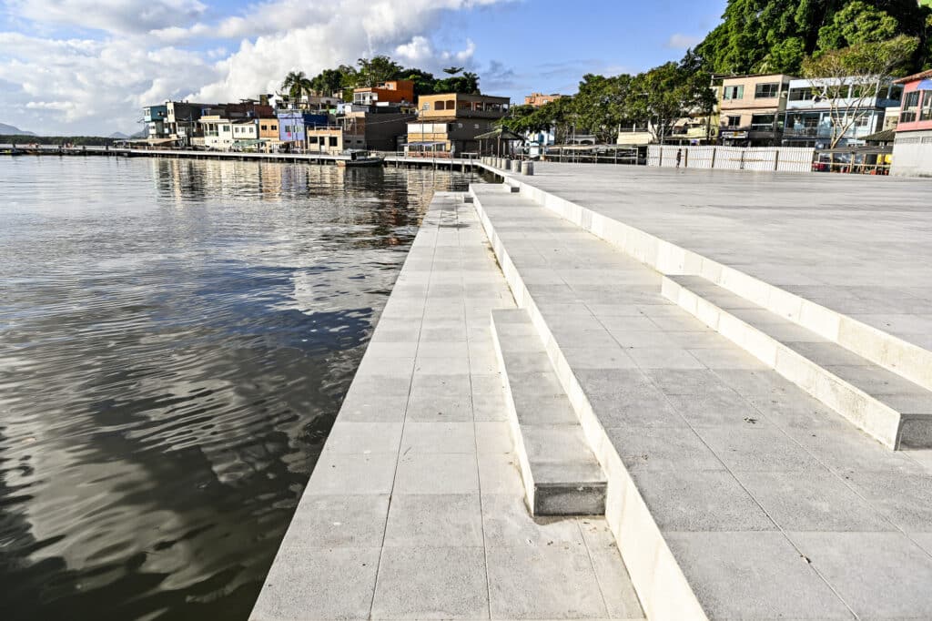 Nova Orla São Pedro, na Ilha das Caieiras. em Vitória