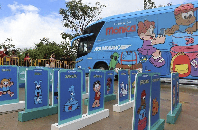 Ônibus temático da Turma da Mônica estaciona na praça da Matriz, na Serra, com atividades interativas e brincadeiras gratuitas para crianças