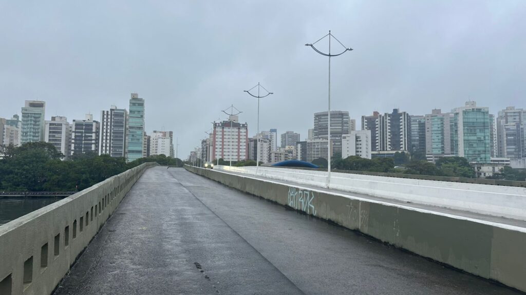 Ponte Airton Sena, em Vitória, no sentido Praia do Canto