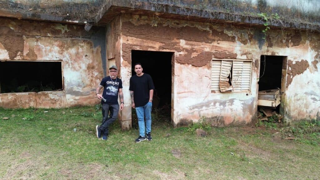 Rodrigo Bezerra e Patrick Amancio em Bento Rodrigues - Mariana (MG)