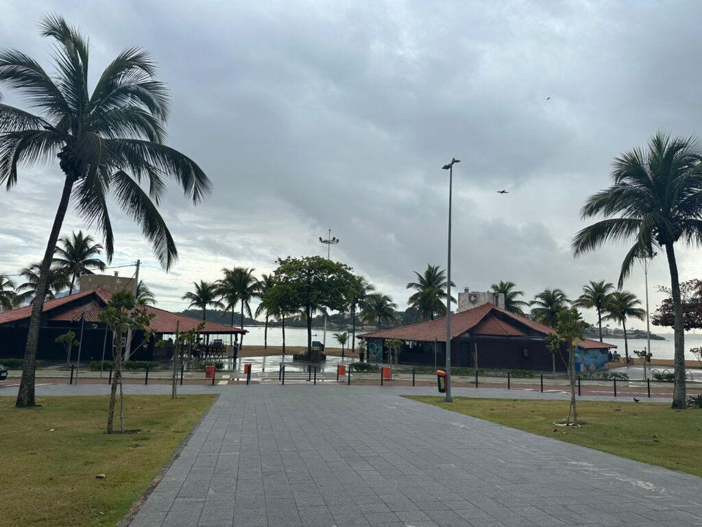 Tempo nublado na Curva da Jurema, em Vitória