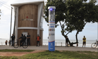 Totem de segurança na Praia do Morro, em Guarapari