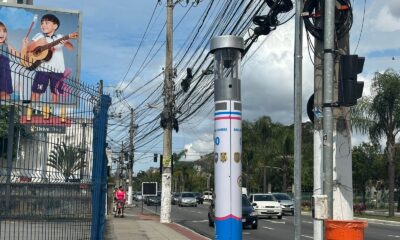 Totem de segurança na avenida Fernando Ferrari, em frente da Ufes, em Vitória