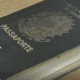 As novas regras de visto americano ampliam a obrigatoriedade de entrevistas e elevam custos, alterando a rotina de quem deseja viajar aos Estados Unidos. Foto: Reprodução/Agência Brasil