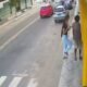 A jovem foi agredida com um chute enquanto fazia um vídeo em Guarapari. Foto: Reprodução