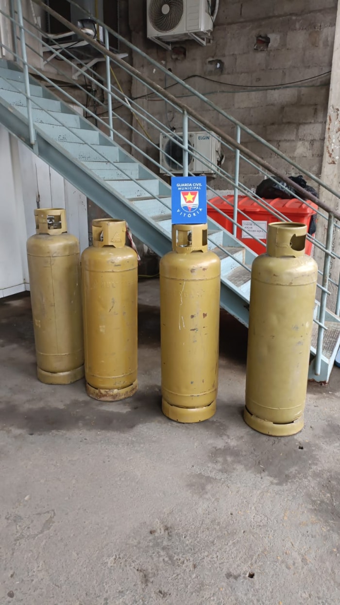 Guarda de Vitória detém suspeito e recupera botijões de gás furtados de prédio no Centro. Foto: Prefeitura de Vitória