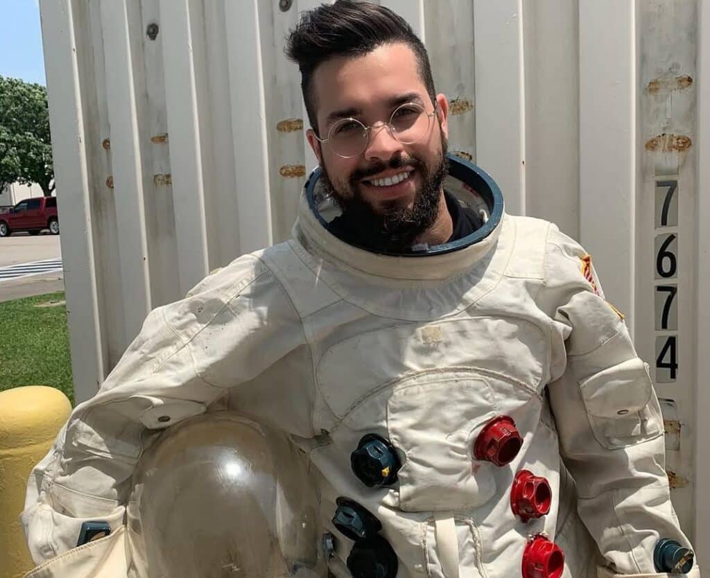 Conhecido como Elliot, capixaba quer levar pesquisa ao espaço. Foto: Reprodução/Instagram/@the_social_hacker