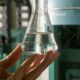 Os primeiros sintomas da intoxicação por metanol estão ligados a fortes dores. Foto: Reprodução/Agência Brasil