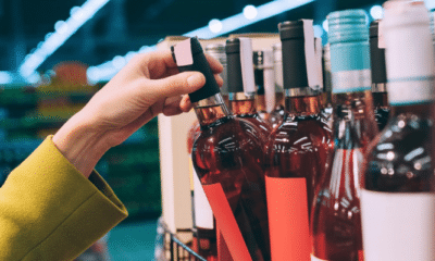 Cartilha alerta para bebidas alcoólicas ilegais. Foto: Reprodução