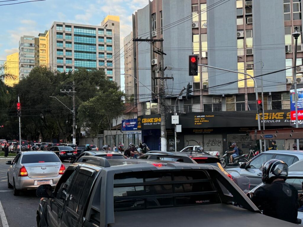 Após acidentes, prefeitura recua e muda semáforos em cruzamento de Vitória. Foto: Josué de Oliveira