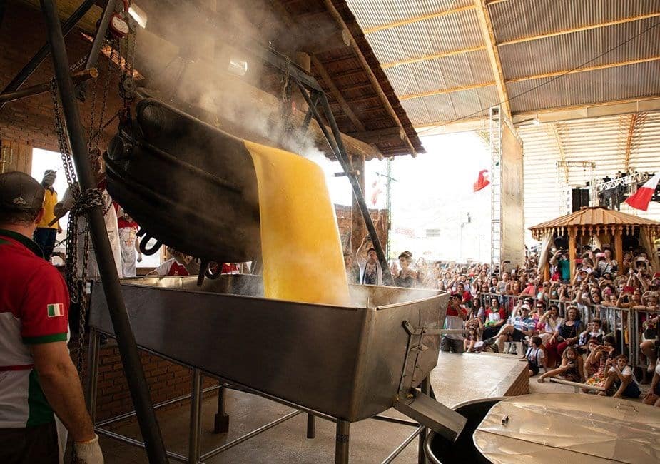 Festa da Penha terá 20 tombos da polenta na programação. Foto: Divulgação